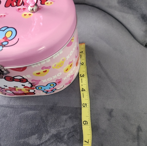 Hello Kitty 2023 Sanrio Valentine's Day  Tin BOX - Picture 5 of 6